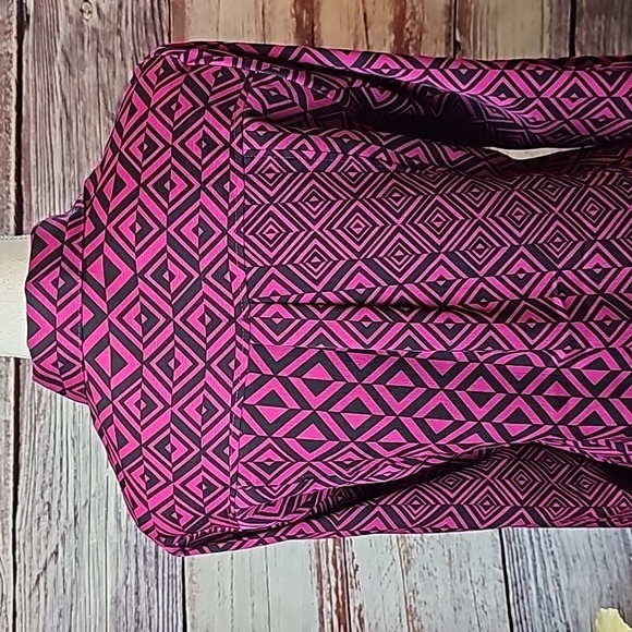 NEW DANA BUCHMAN CRANBERRY & BLACK LONG ROLL TAB SLEEVE BUTTON UP BLOUSE - Picture 6 of 16